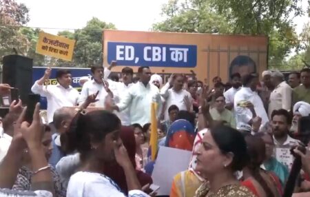 सीबीआई द्वारा केजरीवाल की गिरफ्तारी के खिलाफ AAP का प्रदर्शन