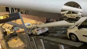 Delhi Airport के टर्मिनल 1 की छत गिरी, 1 की मौत, कई लोग घायल