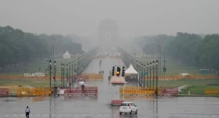 दिल्ली समेत पूरे एनसीआर में बारिश, लोगों को मिली गर्मी से राहत