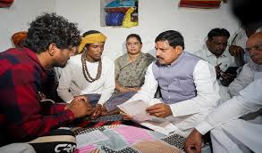 CM Met The Family Members Dalit Woman