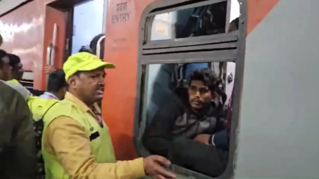 amazing condition of bihar trains