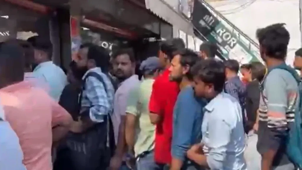 long lines on liquor shops in Noida