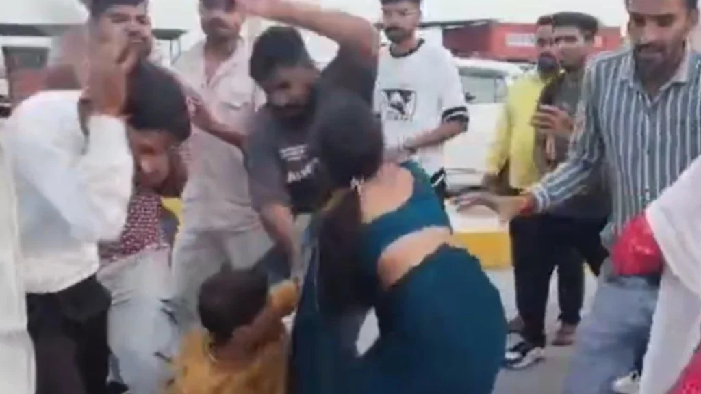 toll block employees beaten women and youths