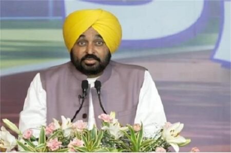 CM Mann gave gift to players