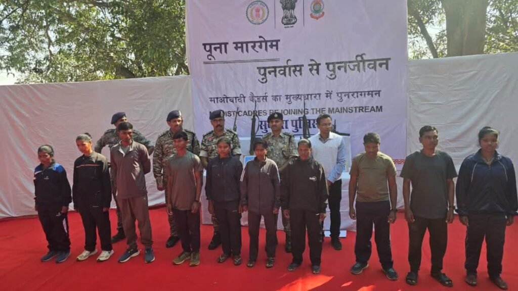 surrender of 10 maoists