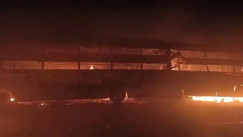 एक्सप्रेसवे हादसा : दिल्ली-आगरा रूट पर 7 बसें और 3 अन्य गाड़ियां आपस में भिड़ीं, दिल दहला देने वाला मंजर expressway accident