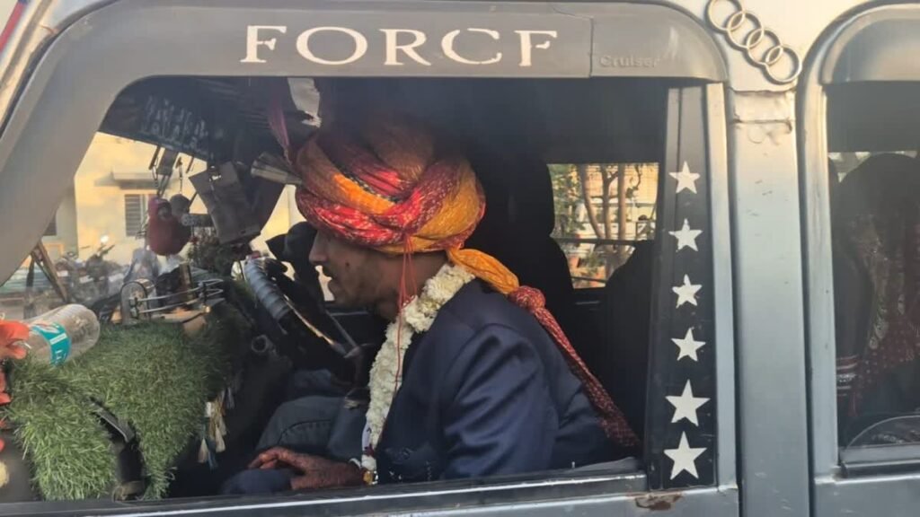 Ratlam News: बारात में गांव का डीजे नहीं बजाने पर बवाल, दूल्हे को घोड़ी से नीचे फेंका groom was thrown from mare