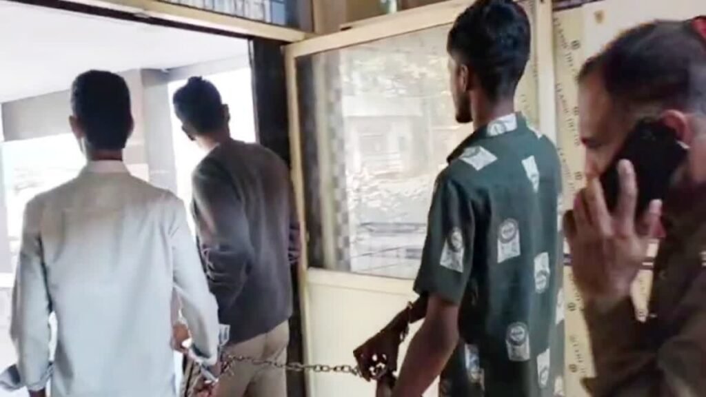 अजब-गजब चोरी: नीमच के ‘लाडले’ ने बाप की ही कार और ट्रैक्टर पर साफ किया हाथ, दोस्तों के साथ मिलकर रची खौफनाक साजिश!