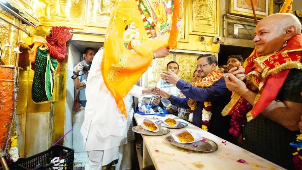 अरविंद केजरीवाल ने हनुमान मंदिर में किए दर्शन, BJP पर साधा निशाना- ‘बयानबाजी न करें, माफी मांगें’