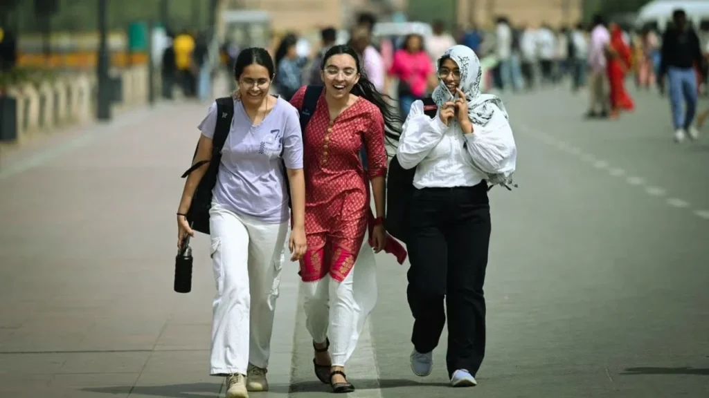 Weather Update: दिल्ली-NCR में बढ़ा तापमान, यूपी-बिहार समेत 10 राज्यों में गर्मी का अलर्ट temperature rises in Delhi