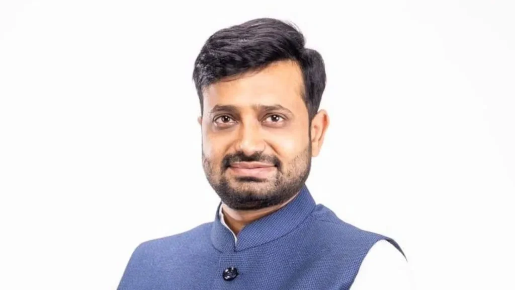 why did Hemant Katare leave post