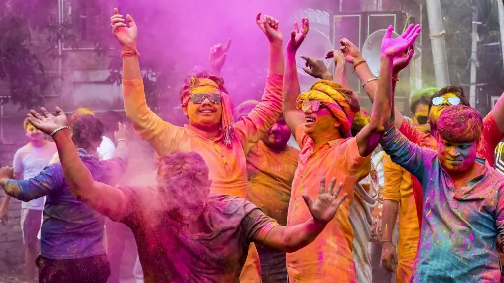 Holi 2026: आपकी राशि के लिए कौन-सा रंग है सबसे लकी? लाल, पीला या हरा… खेलने से पहले जान लें Horoscope Holi Colors
