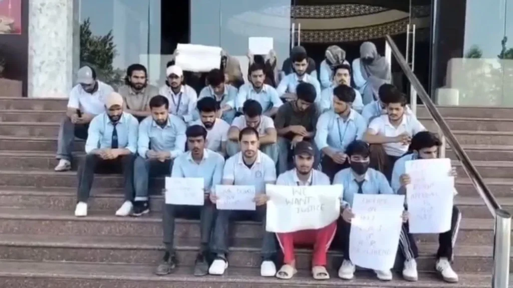 मेवाड़ यूनिवर्सिटी में BSC नर्सिंग एडमिशन पर बड़ा बवाल, बिना मान्यता के दाखिले का आरोप; जेके के छात्रों ने खोला मोर्चा big uproar over BSC nursing admission