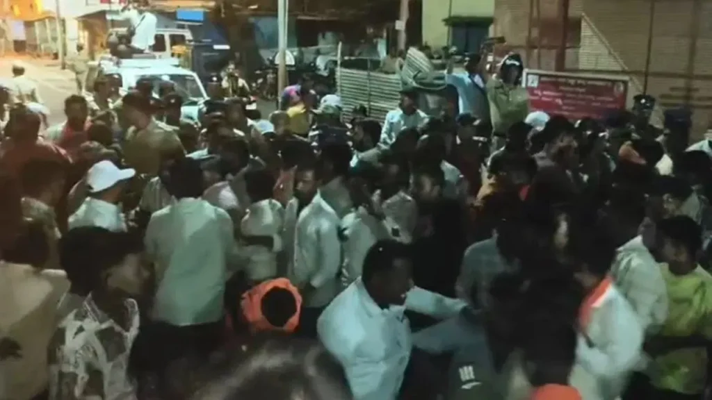 बागलकोट में शिवाजी जयंती पर भड़की हिंसा! पथराव-आगजनी में SP भी लहूलुहान violence broke out on Shivaji Jayanti