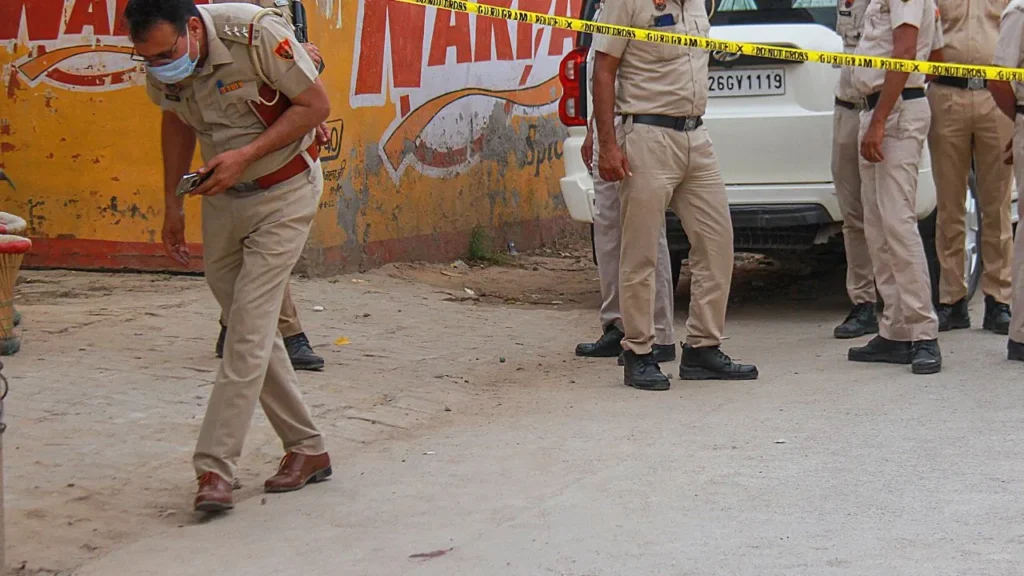 ऑटो ड्राइवर नेपाली युवती को जबरन ले गया कमरे पर, गैंगरेप के आरोप में गिरफ्तार auto driver arrested on gangrape