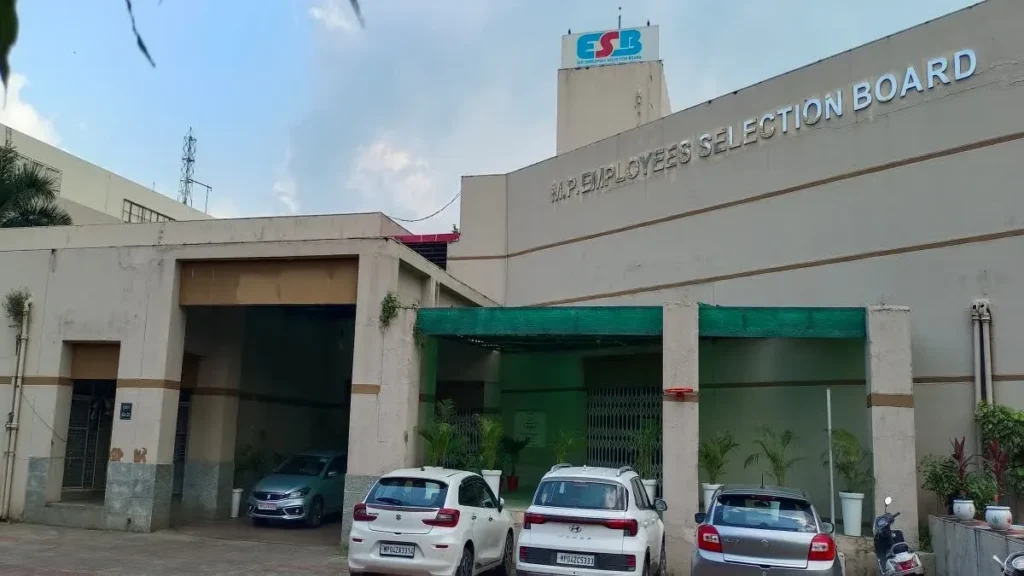 MP News: PSC से पीछे छूटे चयन मंडल के कर्मचारी, 3 साल के प्रोबेशन पीरियड से लाखों का घाटा