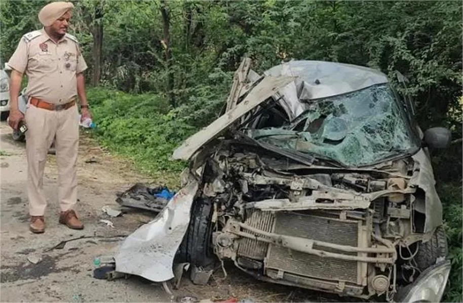 Ludhiana Road Accident: आमने-सामने की भयानक टक्कर, गाड़ियां हुईं चकनाचूर