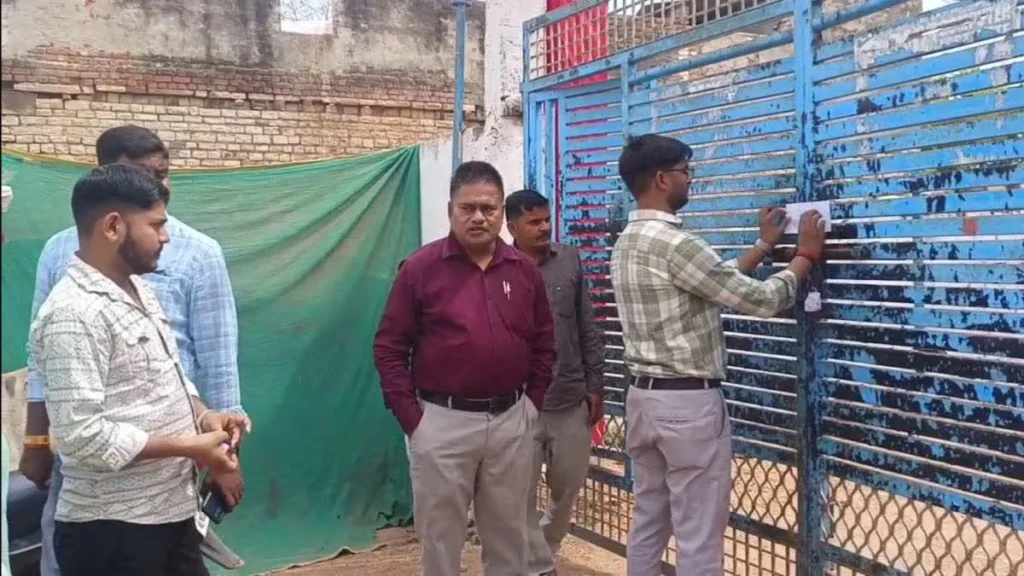 मैरिज गार्डन में चल रहा था अवैध अस्पताल; बिना डिग्री मरीजों का इलाज कर रहा था बरेली का युवक, गिरफ्तार illegal hospital was running in marriage garden