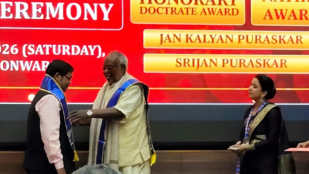 डा. इंद्रजीत घोष को शिक्षा और स्वास्थ्य क्षेत्र में सराहनीय कार्यों के लिए डॉक्टरेट उपाधि और प्रशस्ति पत्र से नवाजा गया Dr Inderjit Ghosh was awarded