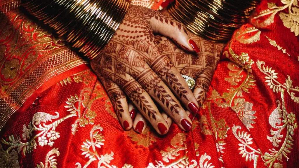 Crime News: ‘डॉक्टर नहीं बॉयफ्रेंड संग रहूंगी’ कह कैश-गहने लेकर भागी लुटेरी दुल्हन, FIR दर्ज