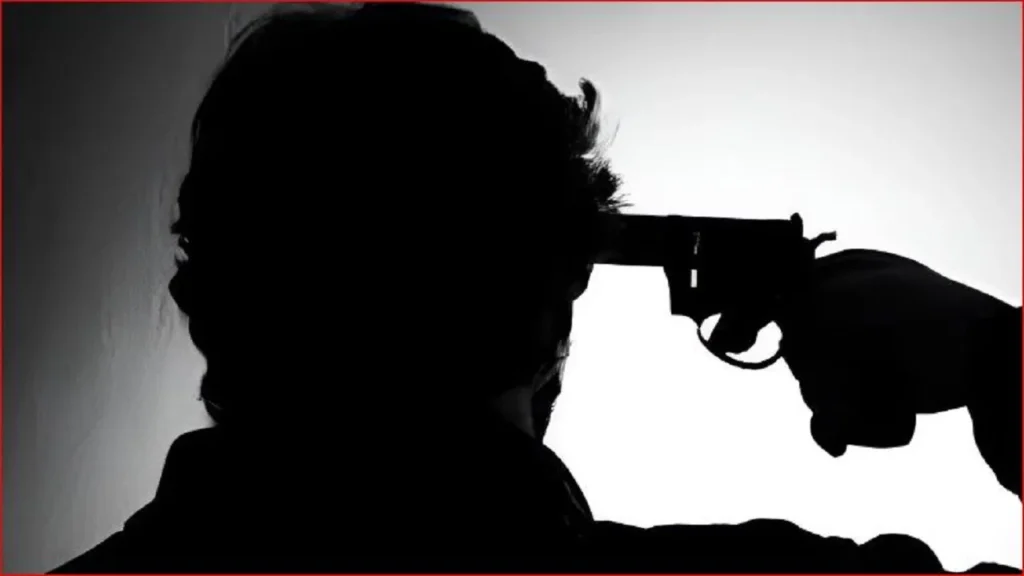 Crime News: गर्लफ्रेंड की बहन से बात करने की जिद में युवक ने खुद को मारी गोली, पुलिस जांच में जुटी