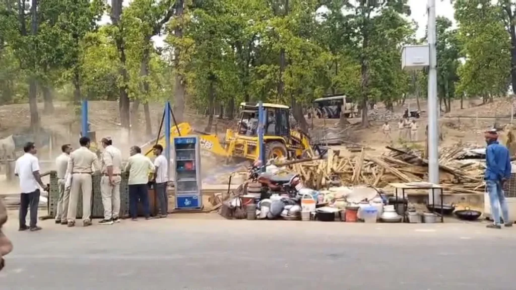 MCB में वन विभाग का बड़ा एक्शन! अवैध कब्जों पर चला बुलडोजर; अतिक्रमण हटाने पर मचा बवाल big action of forest department