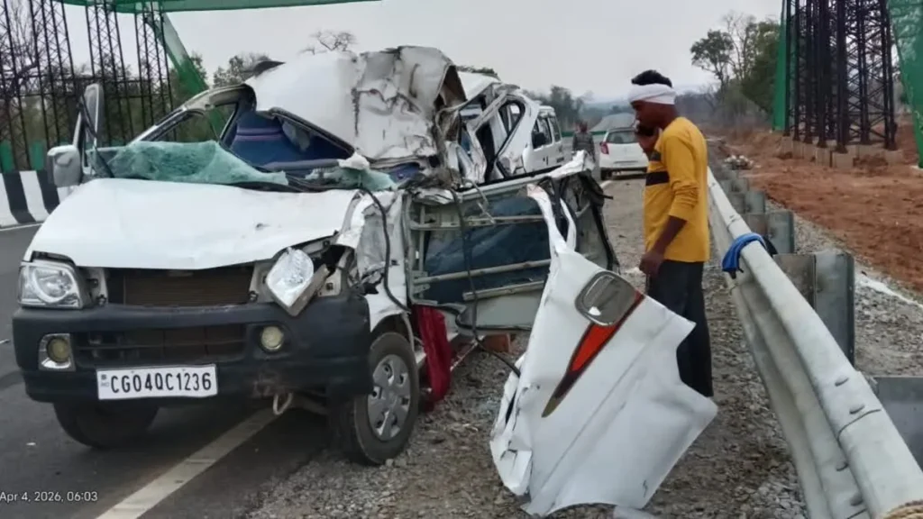 Dhamtari Road Accident: धमतरी में मेटाडोर और कार की भीषण टक्कर, 1 की मौत और 6 लोग गंभीर रूप से घायल