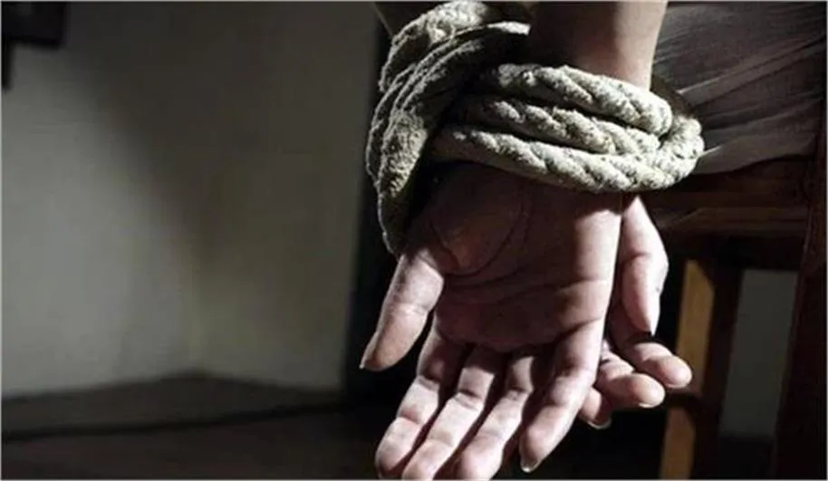 Shocking Incident: युवक के साथ हैवानियत! बंधक बनाकर मारपीट और नग्न कर अश्लील हरकत; पुलिस जांच शुरू