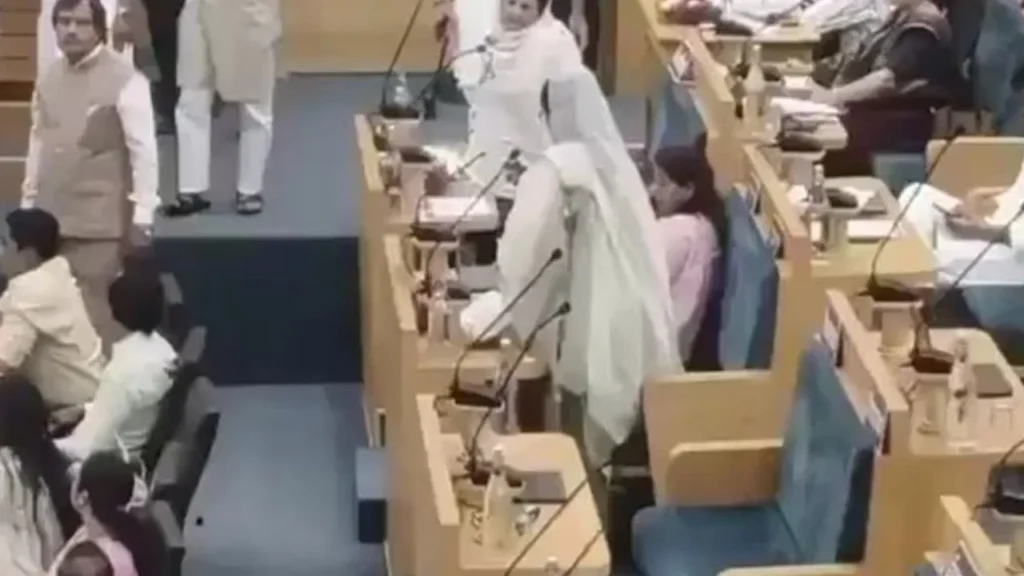 Muslim councilors refused to sing Vande Mataram