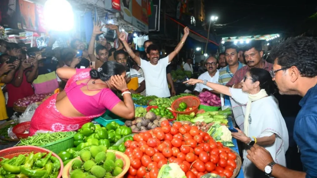 Mamata Banerjee reached the vegetable shop