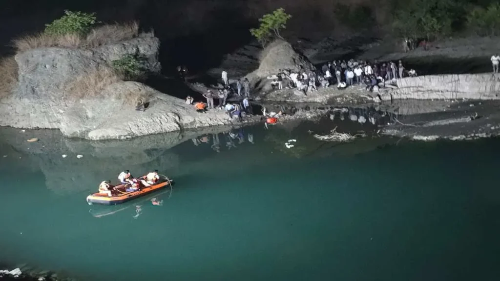 9 teenagers drowned in Ujjain