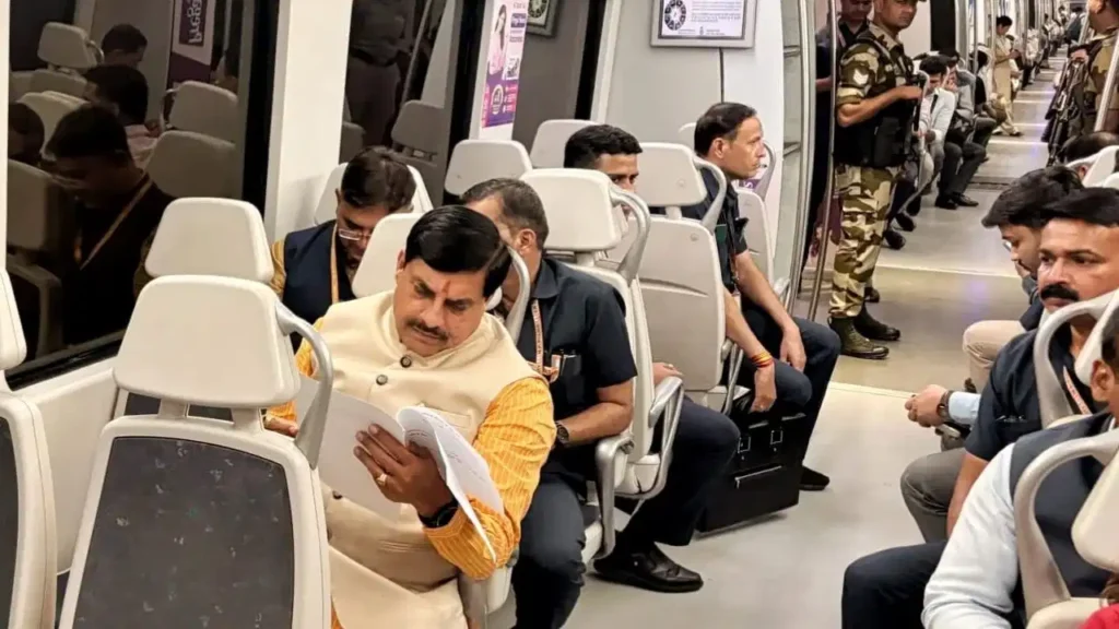 MP CM in Delhi Metro