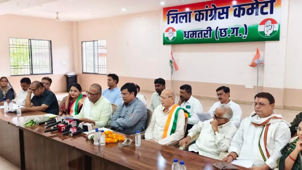 ईंधन संकट पर कांग्रेस का पलटवार, शैलेश नितिन त्रिवेदी बोले—जनता के जख्मों पर नमक छिड़क रही मोदी सरकार congress on fuel crisis