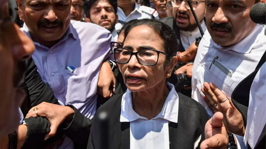 कलकत्ता हाई कोर्ट में काला कोट पहनकर पहुंचीं ममता बनर्जी, बार काउंसिल ऑफ इंडिया ने स्टेटस पर उठाए सवाल bar council of India raised questions