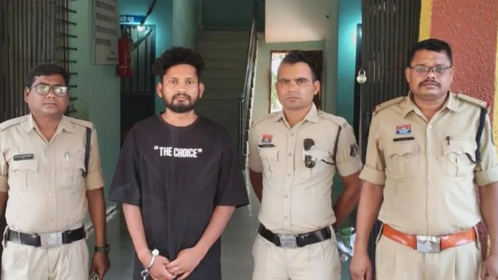 धमतरी में बीच सड़क बुजुर्ग की गला रेतकर हत्या; बाइक एक्सीडेंट और उधारी के विवाद में वारदात murder of an elderly man