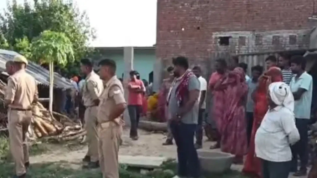 Prayagraj Triple Murder: प्रयागराज के मेजा में तिहरे हत्याकांड से सनसनी; घर के बाहर मिलीं 3 लाशें Prayagraj Triple Murder Case