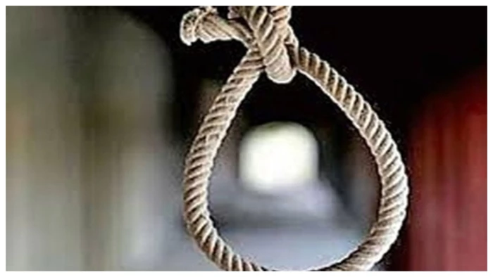 नरसिंहपुर में कटनी के 26 वर्षीय युवा मजदूर ने लगाई फांसी; जिला अस्पताल में तोड़ तोड़ा दम laborer from katni hanged himself