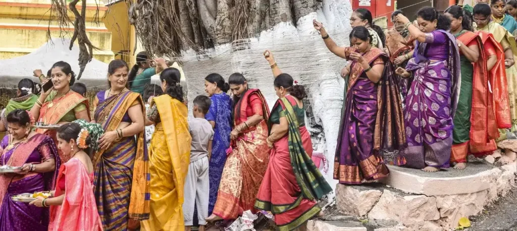 Vat Purnima 2026: वट पूर्णिमा कब है? जानें शुभ मुहूर्त, पूजा विधि और अखंड सौभाग्य का महत्व Vat Purnima 2026