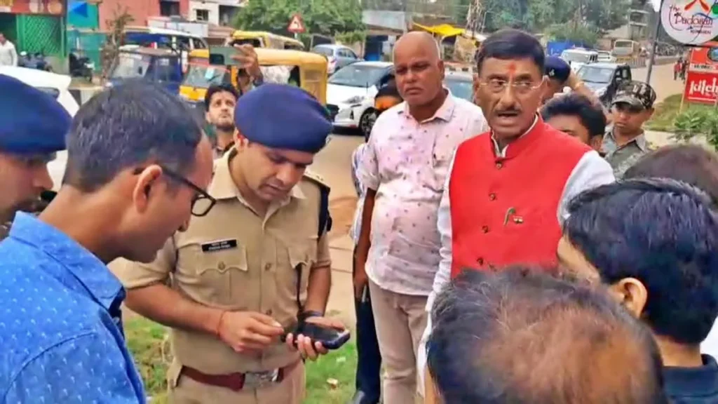 Ranchi Crime News: डॉक्टर के घर दिनदहाड़े 50 लाख की चोरी, मात्र 10 मिनट में चोरों ने किया हाथ साफ