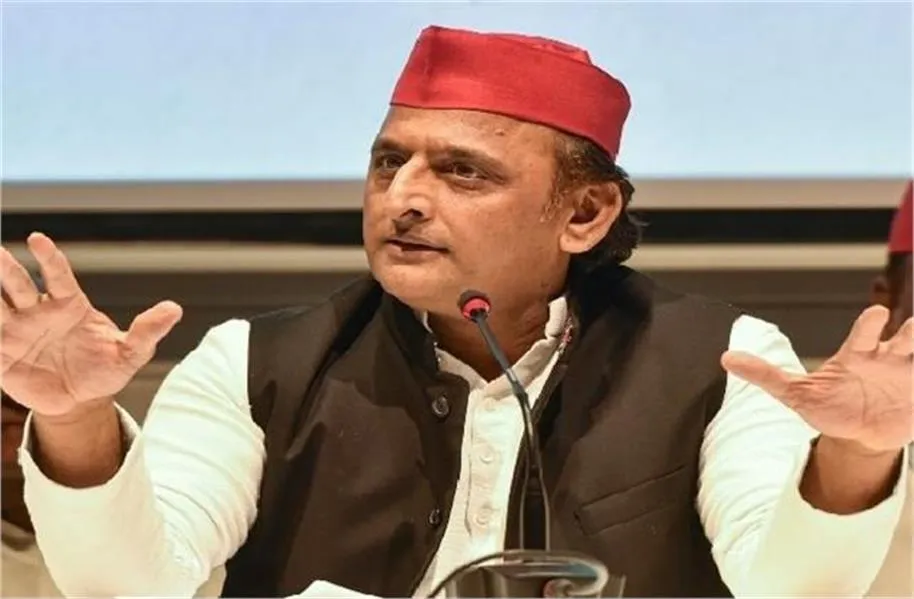 Akhilesh Yadav on Yogi: ‘घुटनों के बल चढ़कर मांगें माफी’, हनुमानगढ़ी विवाद पर अखिलेश यादव ने सीएम योगी को घेरा