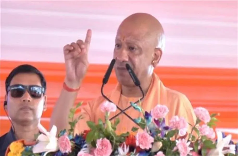 CM Yogi in Amroha: ‘पहले हर जिले में होते थे दंगे’, अमरोहा में गरजे सीएम योगी, सैफई सिंडिकेट पर साधा निशाना