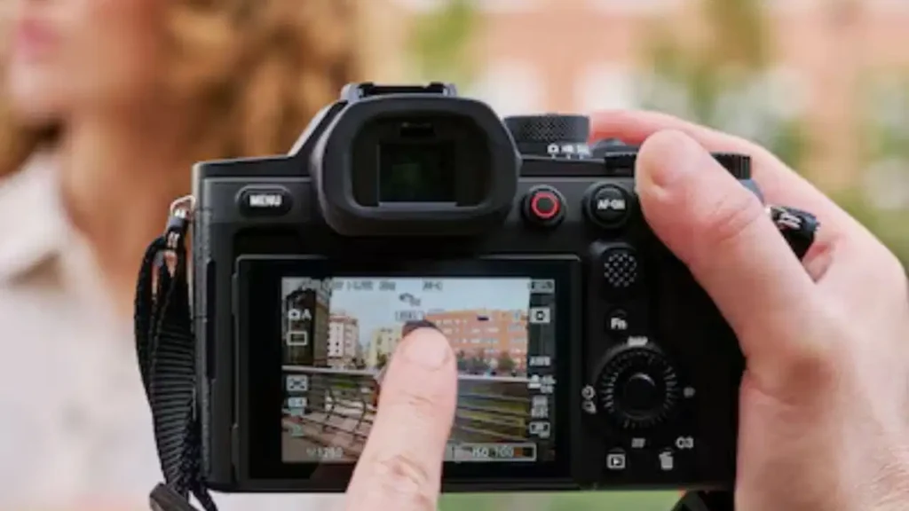 Sony RX10 V लॉन्च: 25x ऑप्टिकल ज़ूम और AI फीचर्स वाला दमदार कैमरा, जानें कीमत और खूबियां Sony RX10 V Launched