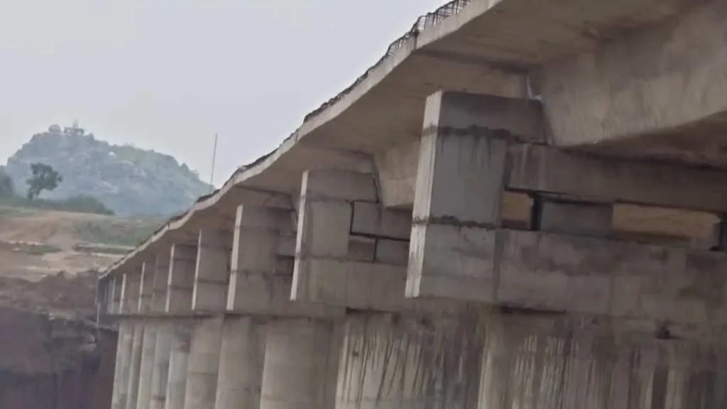 cracks appeared in bridge