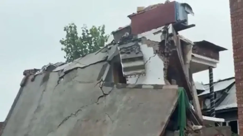 Anantnag Terror Attack: अमरनाथ यात्रा ड्यूटी पर तैनात हेड कांस्टेबल की हत्या, TRF ने ली हमले की जिम्मेदारी Anantnag Terror Attack