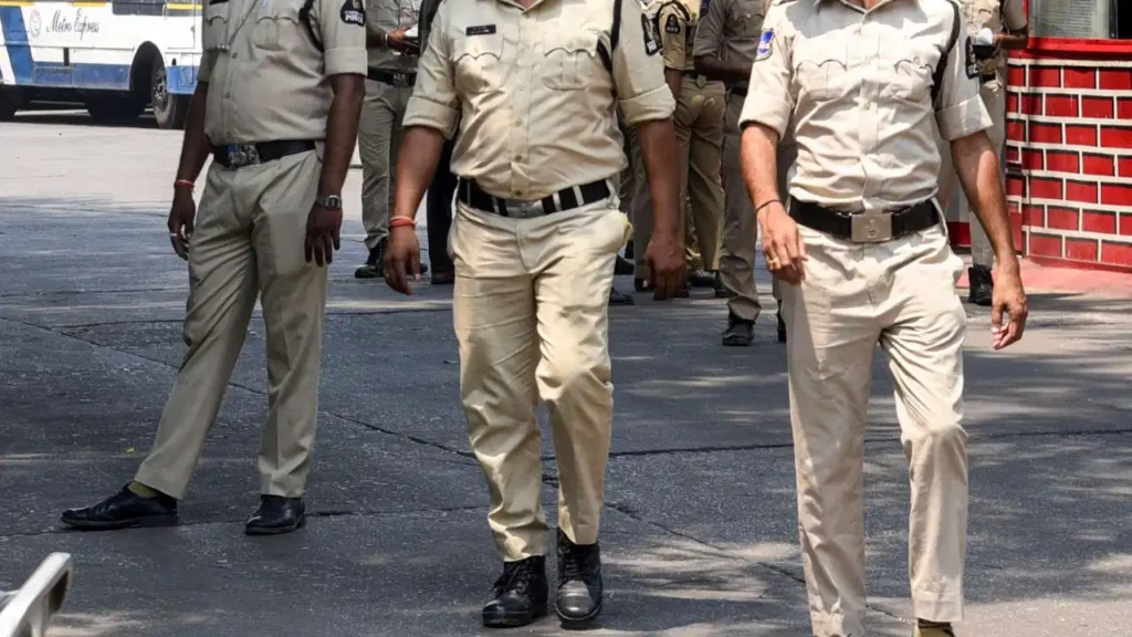 समस्तीपुर में दर्दनाक वारदात! खेत में चारा लेने गई नाबालिग से गैंगरेप, पीड़िता की हालत गंभीर