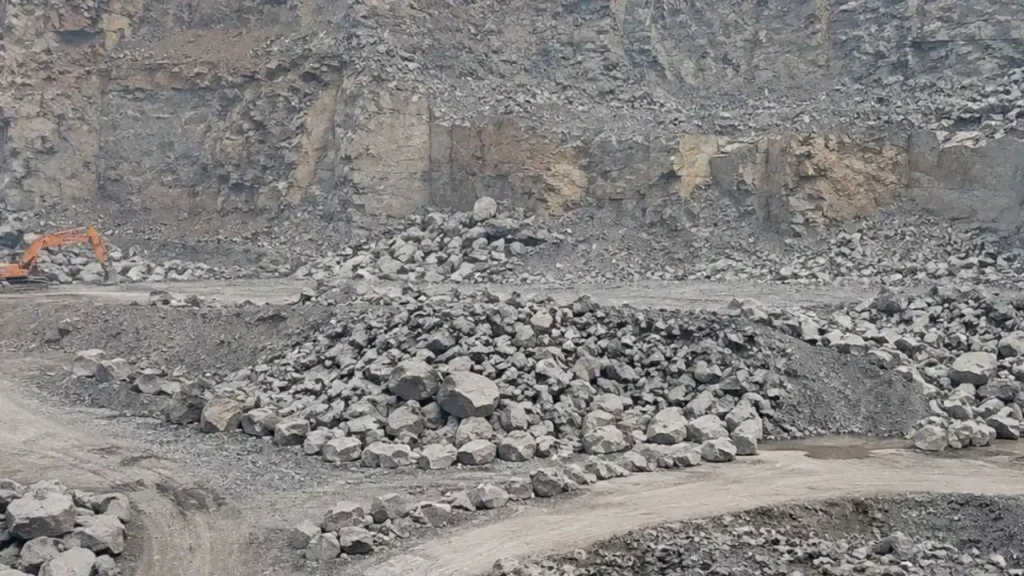 Bengaluru Quarry Accident: बेंगलुरु की पत्थर खदान में बड़ा हादसा, चट्टान गिरने से बिहार के 7 मजदूरों की मौत Bengaluru Quarry Accident