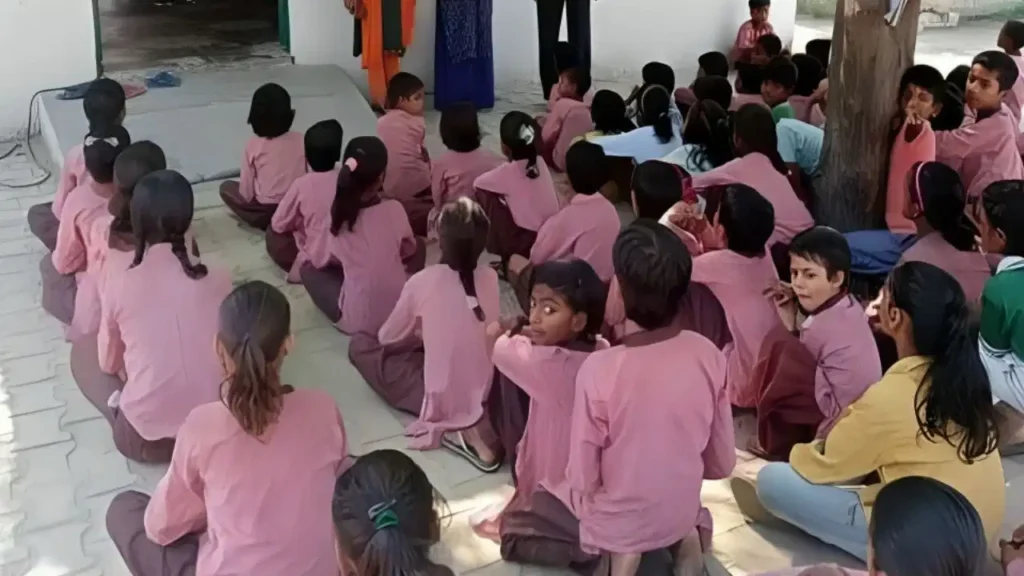 584 students died in Ashrams