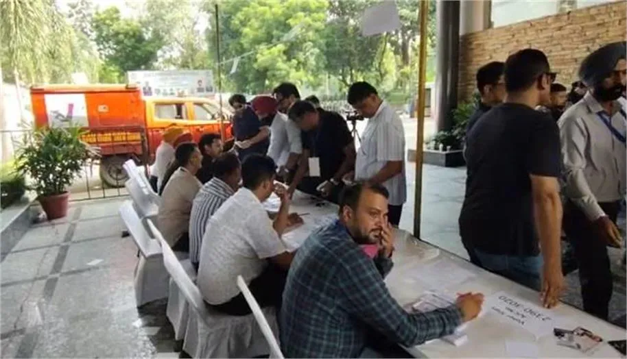 जालंधर जिमखाना क्लब चुनाव: दोपहर तक 60% से अधिक मतदान, मेयर विनीत धीर सहित कई दिग्गजों ने डाला वोट