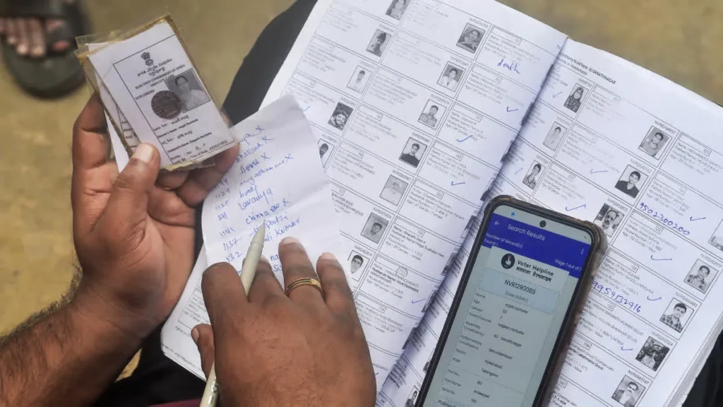 हजारीबाग: 16.32 लाख में से 13.52 लाख मतदाताओं का डिजिटलाइजेशन पूरा, BLO के पास 4 सितंबर तक जमा करें फॉर्म digitalization completed
