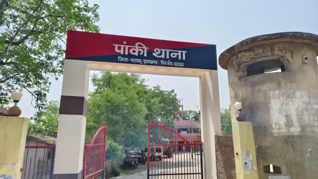 पलामू में कलयुगी बेटे ने की पिता की धारदार हथियार से हत्या: मतुली जंगल में फेंका शव, आरोपी की तलाश में जुटी पुलिस